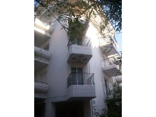 PoulaTo: Γκαρσονιέρα 1ος Πάτρα